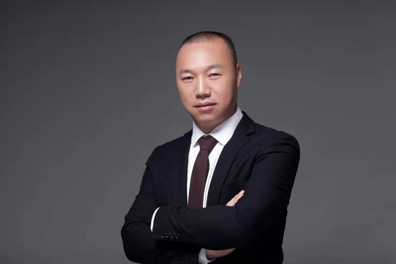 王董照片.jpg
