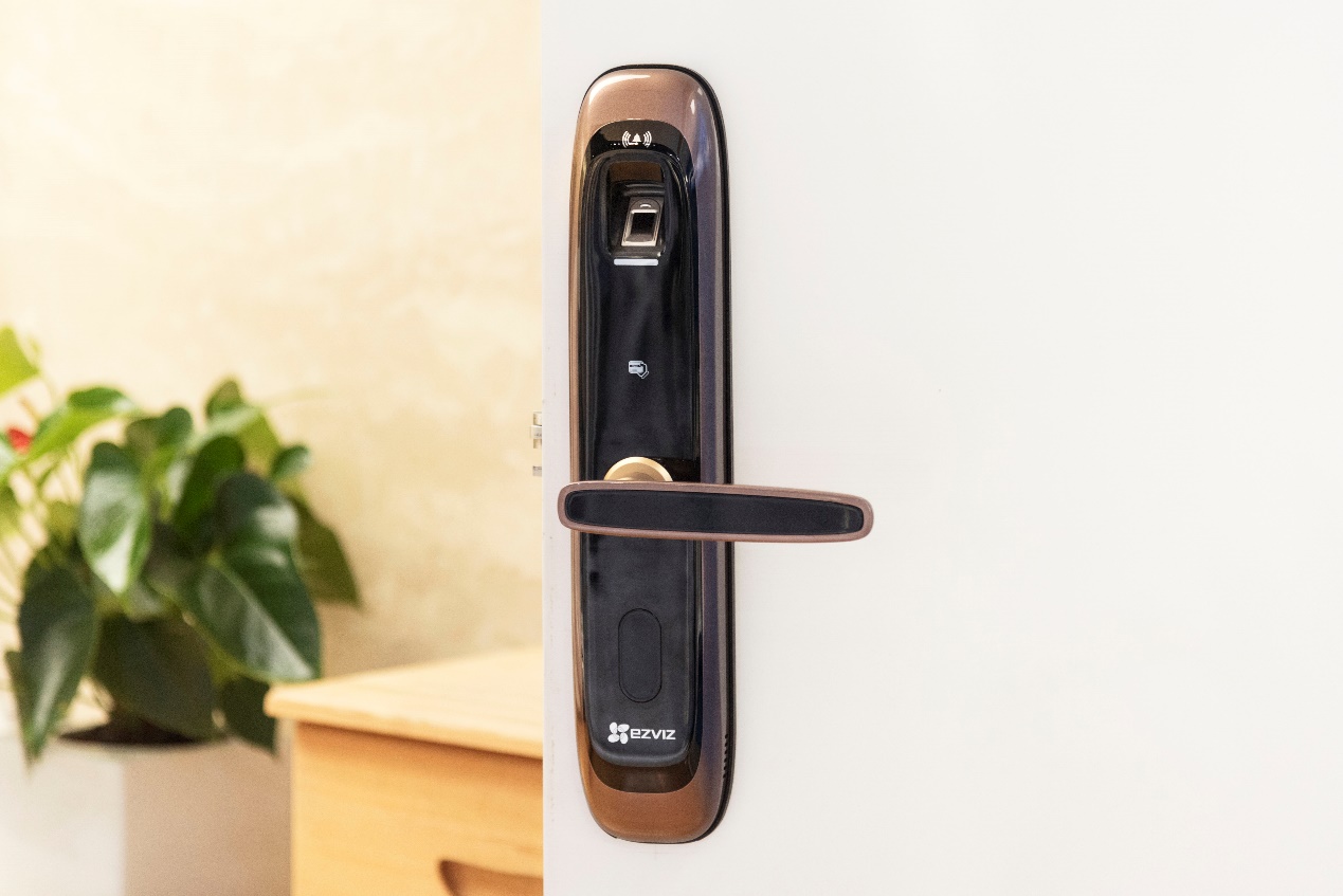 5 亿个家庭,指纹锁安装量每提升 5%,就可以带来 1750 万把的销售量